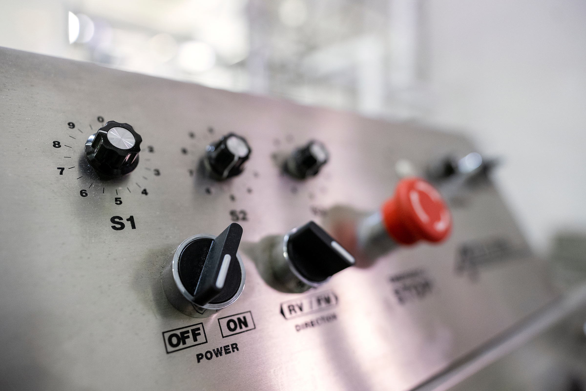Close up of dials on a piece of lab equipment.