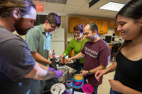 Students preparing a demonstration for the ASABE Southern Regional Rally